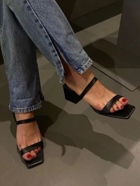 Sandals Deep Black 6.5 Like New - Picture 2 of 4